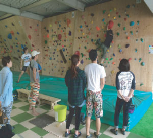 目指せ てっぺん ボルダリング 吉野川市鴨島公民館 指定管理者 松島組